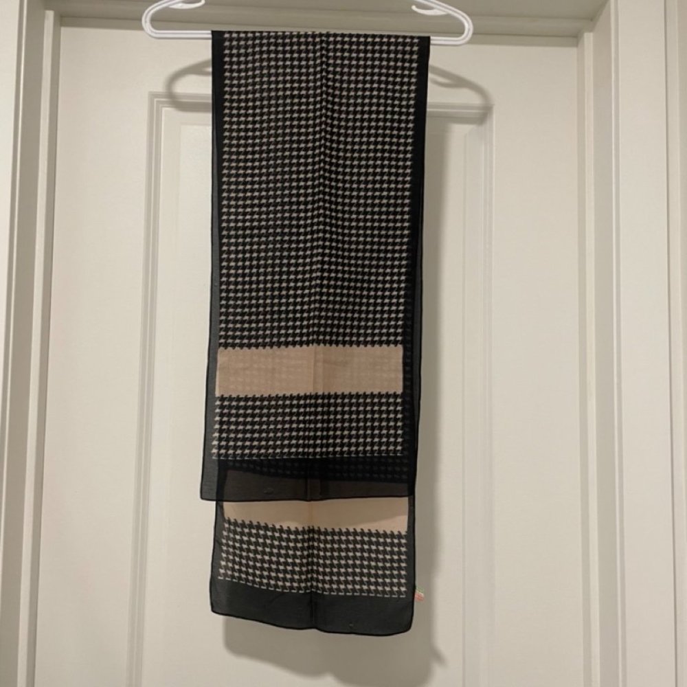 Vintage short scarf with pattern